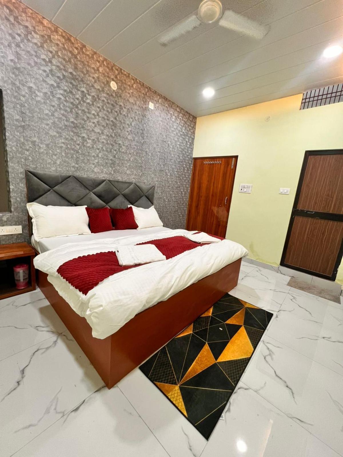 Gulab Residency Hotel พาราณสี ภายนอก รูปภาพ