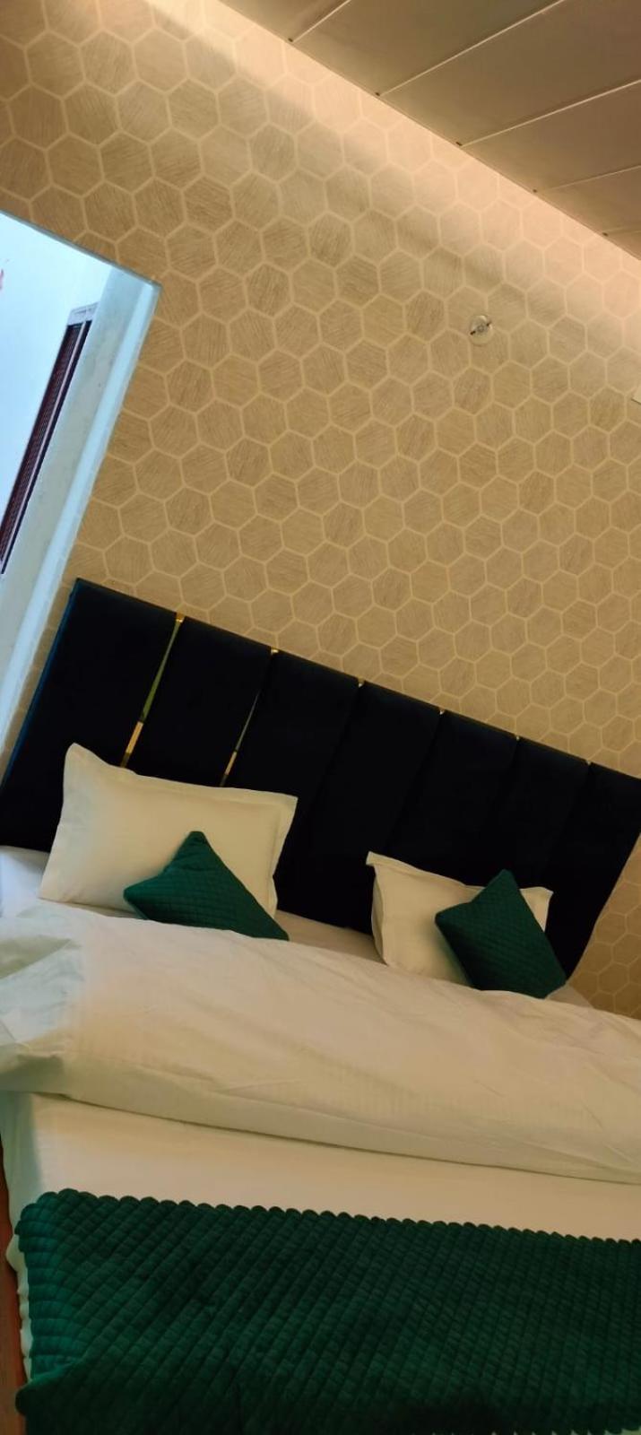 Gulab Residency Hotel พาราณสี ภายนอก รูปภาพ
